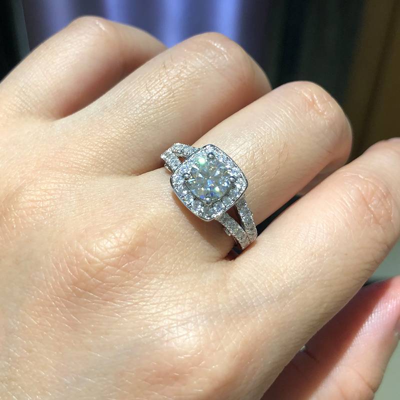 豪华方包圆钻Women's RingS925银镀白金定制选款主石Moissanite1.0ct/副石高碳钻